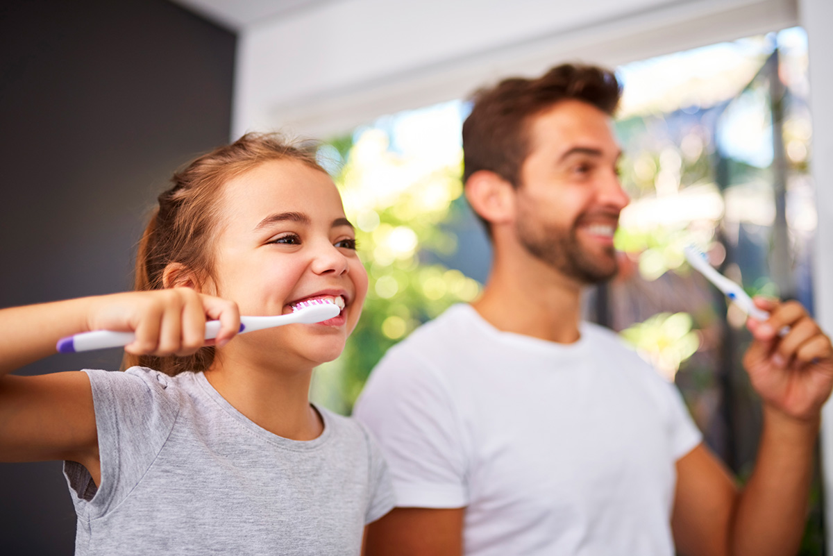 5 errores que cometes al cepillarte los dientes (y cómo solucionarlos)