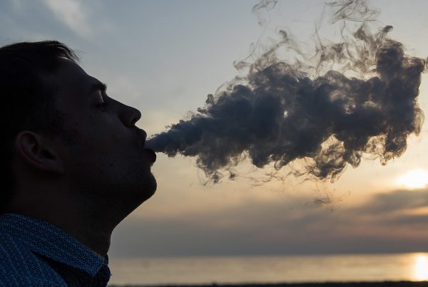 efectos-vapeo-salud-bucodental